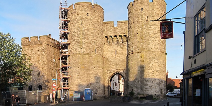 Things to do in Canterbury include climbing England’s largest surviving medieval gateway for panoramic city views and historical insight.