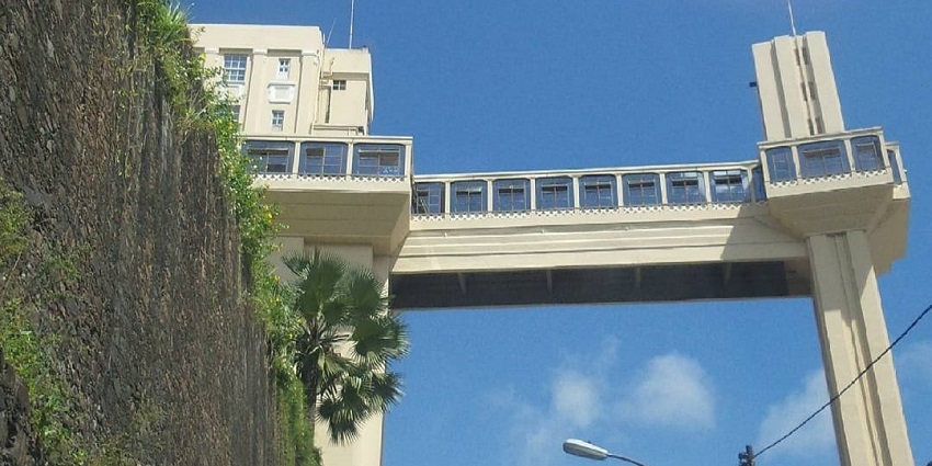 An iconic vertical Lacerda elevator in Salvador connecting the upper and lower parts
