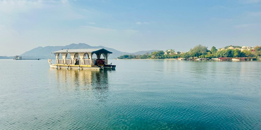 The Majestic Lake Pichola is one of the best places to visit in Udaipur in June.
