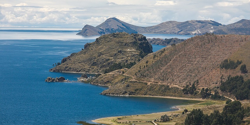 Things to do in Peru include sailing on Lake Titicaca and visiting the floating Uros Islands.
