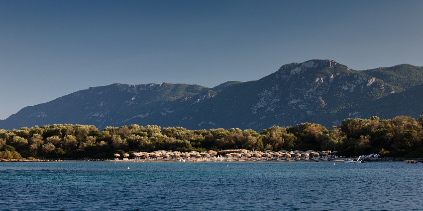 Mount Knimis on Lichadonisia island with a beach, sandy shores and boats parked.