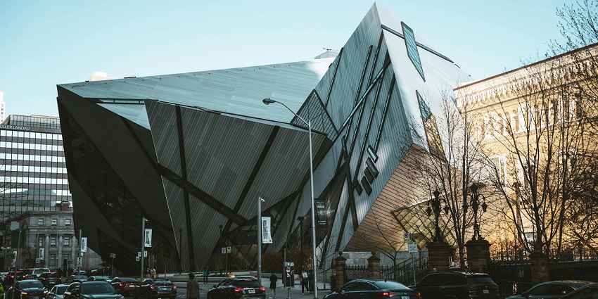 Toronto Local passes and combo tickets for travelling in the city or visiting various attractions.