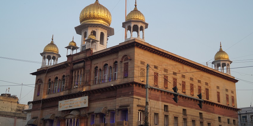 On the list of which is the best market in Delhi? Chandni Chowk market, Old Delhi