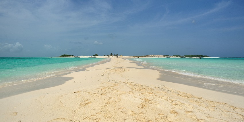 A national park of over 300 islands with powdery white beaches and some of the best kiteboarding in the world, among the best islands in Venezuela.