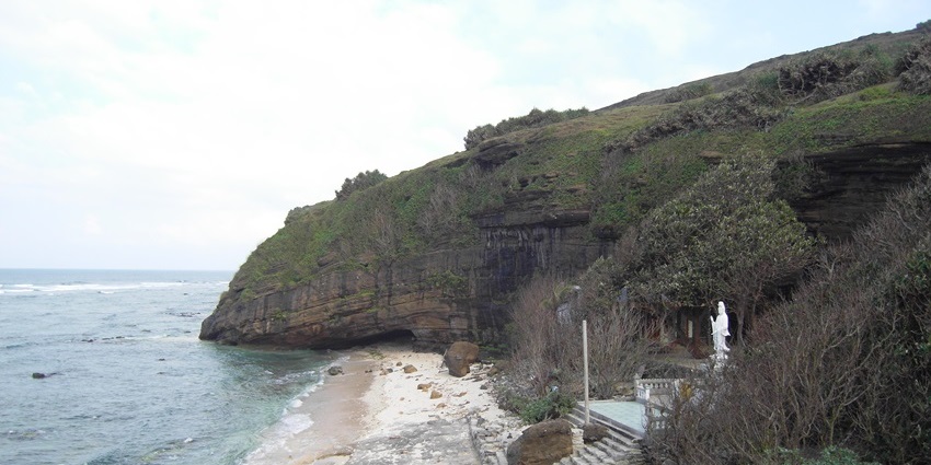 A volcanic island famed for its garlic fields, lava cliffs, and historic temples by the sea