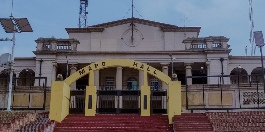 Front view of the Mapo Hall monument with its name written in the middle of the building.