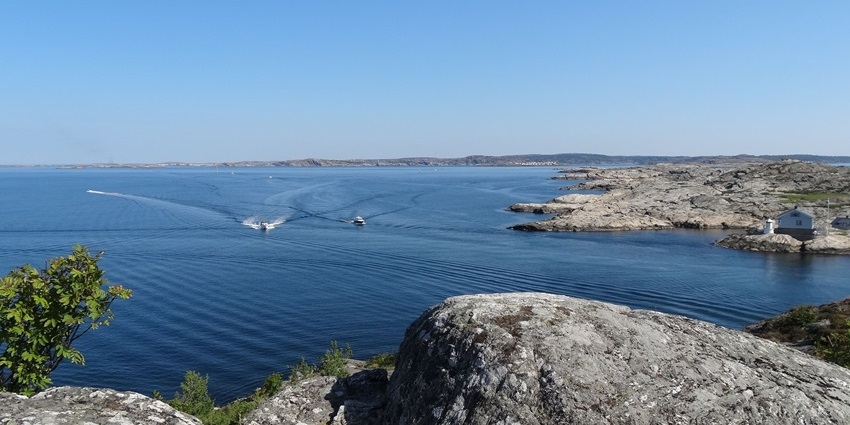 Visit Carlsten Fortress and enjoy yacht-filled marinas on Marstrand, among the famous islands in Sweden.