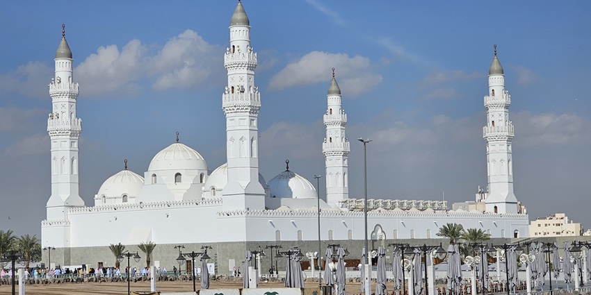 White domes and minarets of Masjid Quba shining under the sun, one of the top Historical Places in Mecca and Madina
