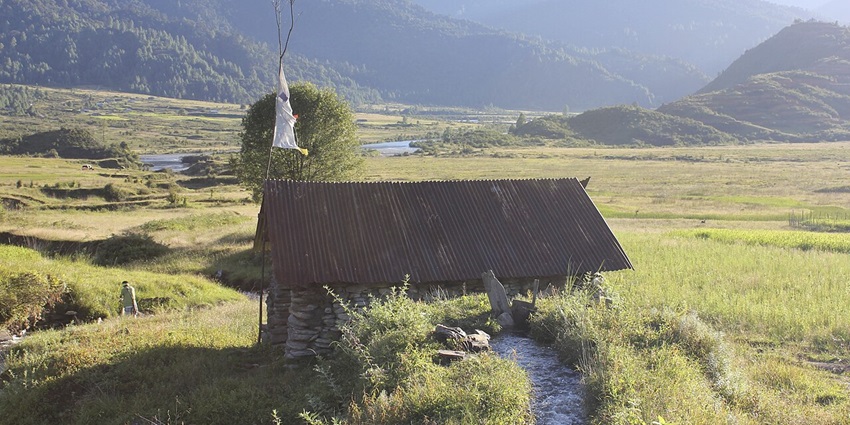 Mountains of Mechuka Valley are one of the places to visit in Arunachal Pradesh in May