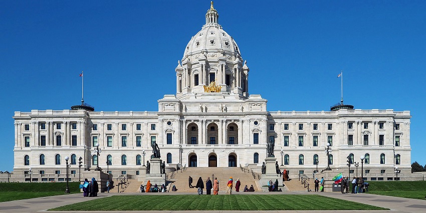 Minnesota state capitol with big detailed architectural building and people visiting