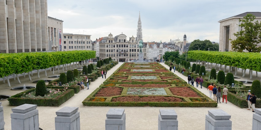 Mont des Arts features terraced gardens and modern cultural spaces in central Brussels.