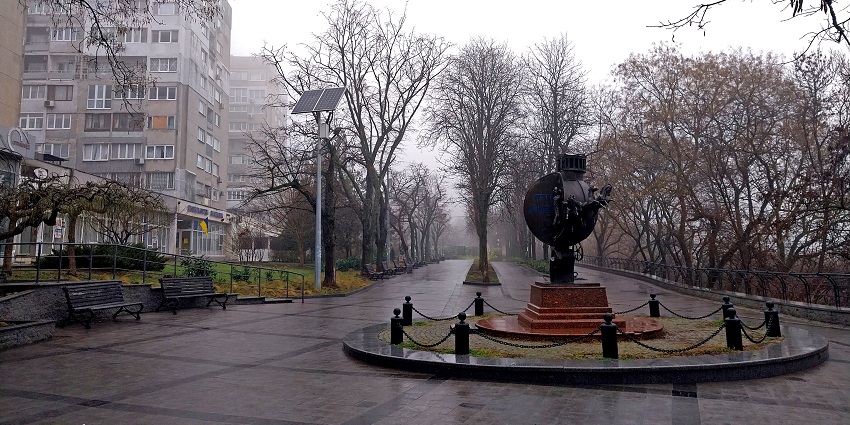 Bronze Monument to Orange showing Emperor Paul I holding an orange in Odesa, Ukraine.
