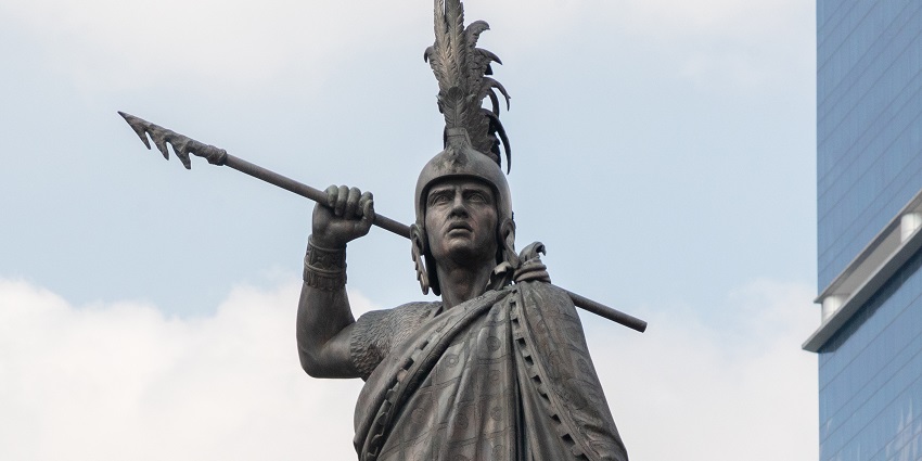 The bronze statue of the indigenous leader Cuauhtémoc, a historic monument in Mexico City
