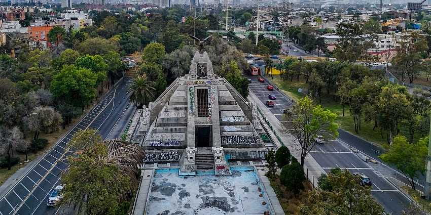 A monument in Mexico of a bronze eagle atop a stone pedestal symbolising struggle.