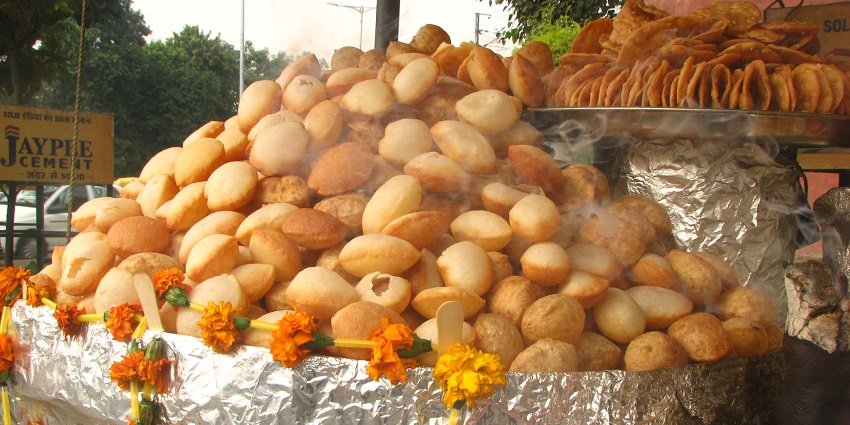 The panipuri street stall is one of the things that express what is Delhi famous for?