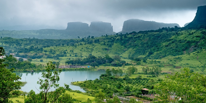 Panchavati in Nashik offers sacred ghats, rich heritage and a vibrant atmosphere.