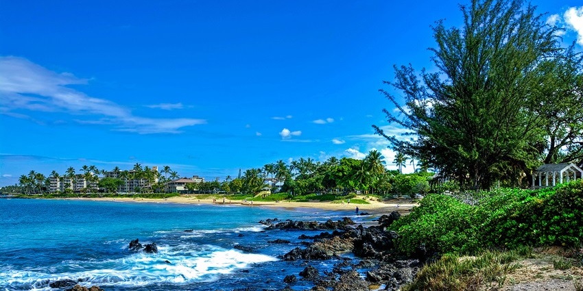 Bask in paradise with lush landscapes, beaches, and volcano adventures in Maui, Hawaii.
