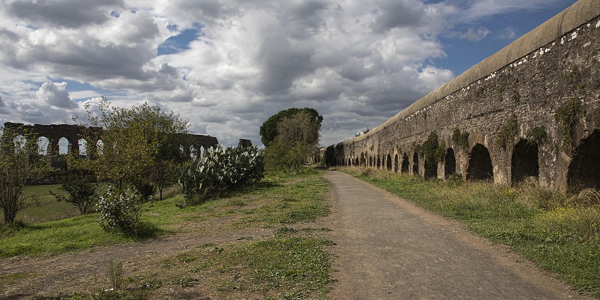 The royal structures at Parco Degli Acquedotti are the ruins of the great ancient Roman architecture.