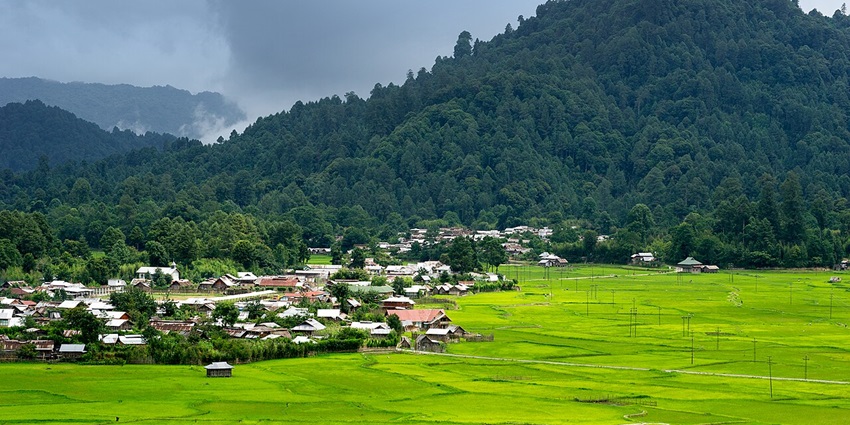 Pasighat Riverside and Foothills offer a pleasant weather for a perfect getaway.