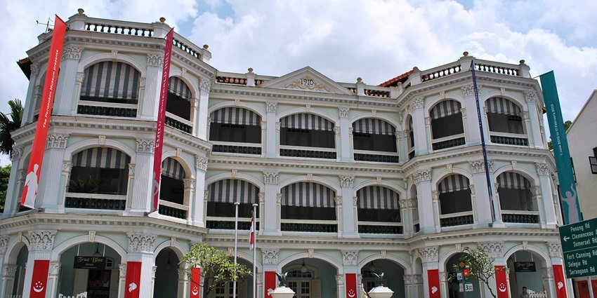 Peranakan Museum showcasing Peranakan culture, heritage, crafts, and vibrant traditions.