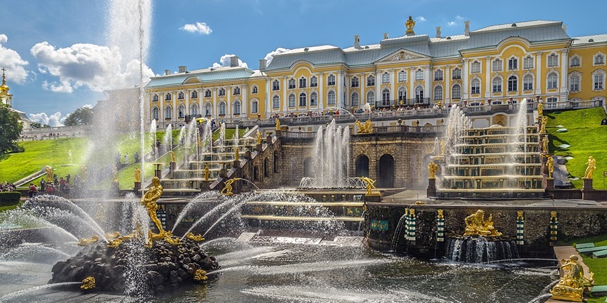 Peterhof Palace with traditional architecture, on the list of historical places in Russia
