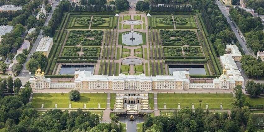 The Peterhof Palace, baroque architecture and fountains, is a royal monument in Russia.