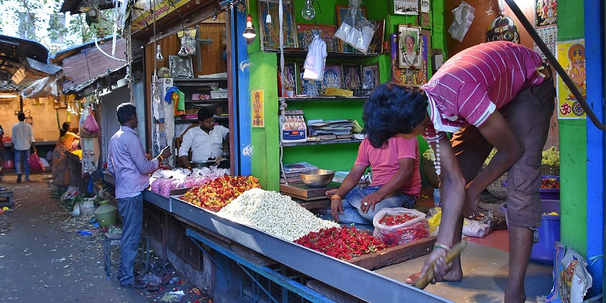 An Indian market with sacks of spices, snacks, on the list of what to buy in Pondicherry.