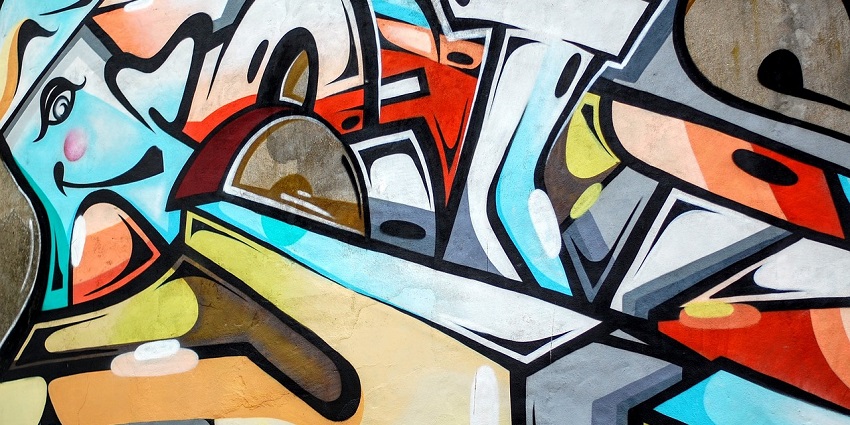 Posing at the colourful street murals in the trendy 12 South area is one of the top things to do in Nashville in July.