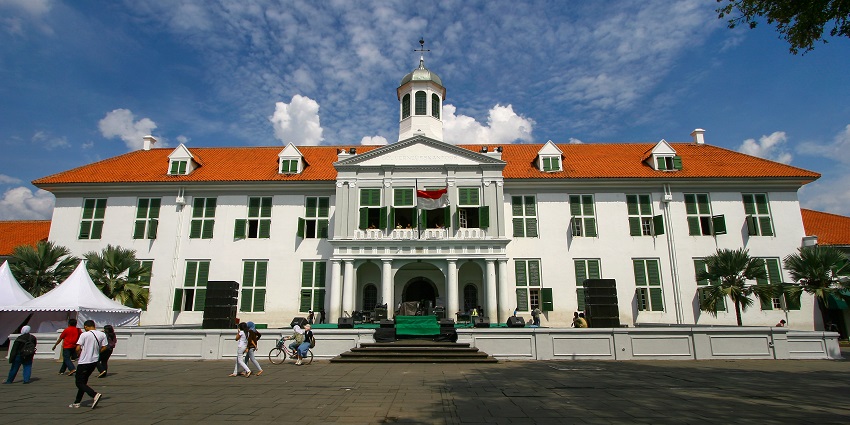 Exterior view of the Prasasti Ciaruteun, one of the historical places in Indonesia.