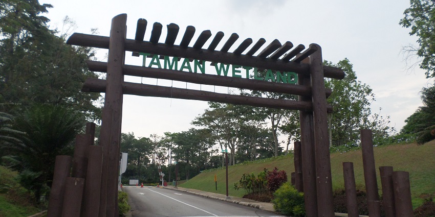 A tranquil nature reserve perfect for birdwatching and peaceful walks.