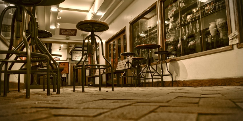 Unwind with coffee and a good book at Bucharest’s cosy cafés or charming bookstores.