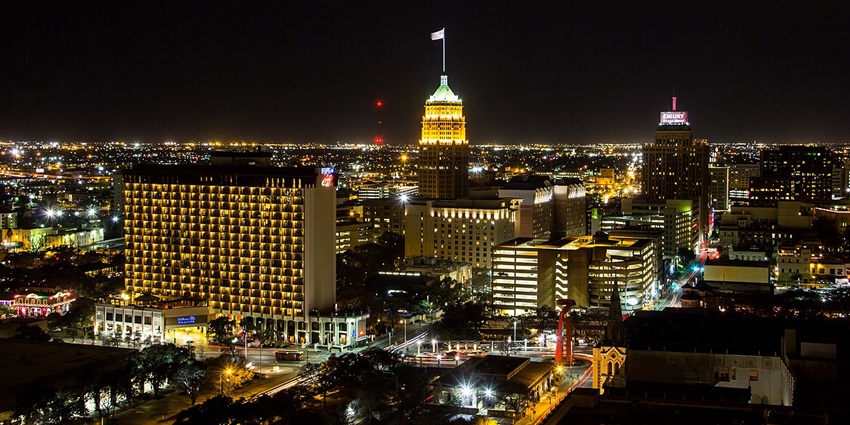 The historic Alamo building surrounded by lush greenery, symbolizing things to do in Texas history and independence.
