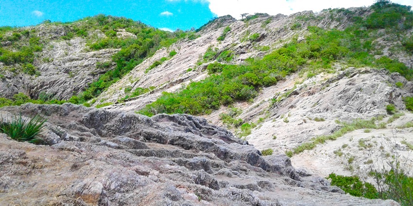 Rose-tinted peaks of the mountain range near Dambulla are one of the best historical places in Dambulla.