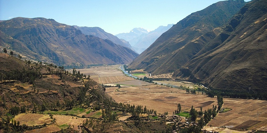 Things to do in Peru include exploring the Sacred Valley’s lush landscapes and Incan ruins.