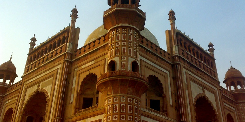 Safdarjung tomb with detailed red-white architecture, thin minarets and multiple windows.