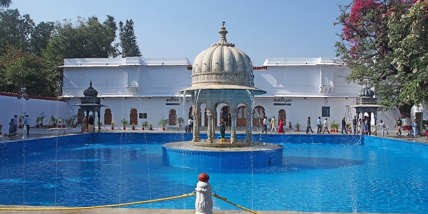 Charming courtyard of the Saheliyon Ki Baari in Udaipur with a garden with fountains