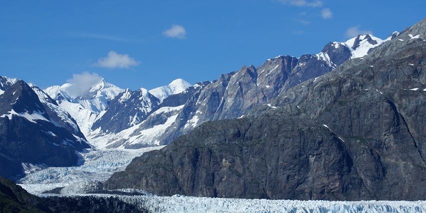 Things to do in Alaska include cruising through Glacier Bay National Park, witnessing towering glaciers.