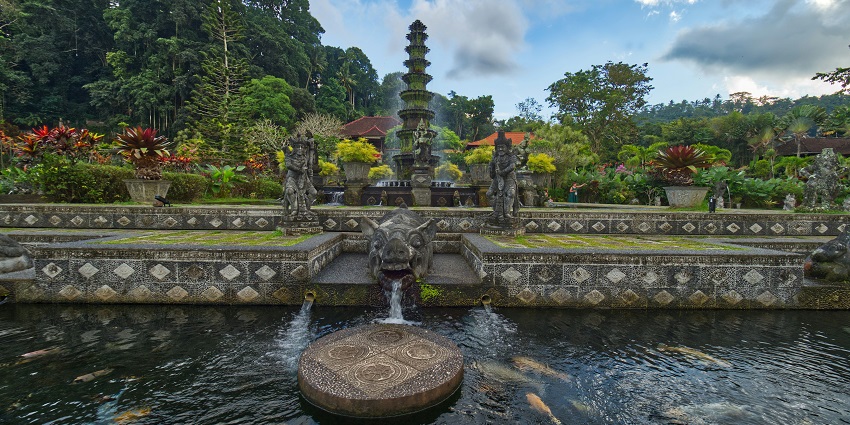 Sambangan Secret Garden, with a fountain and surrounded by lush greenery and colourful flowers.