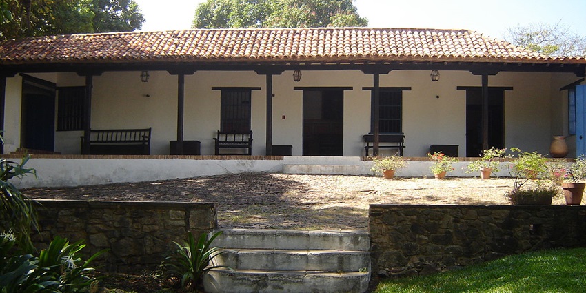 San Isidro Museum with small entrance gates, multiple windows and stairs to the gate