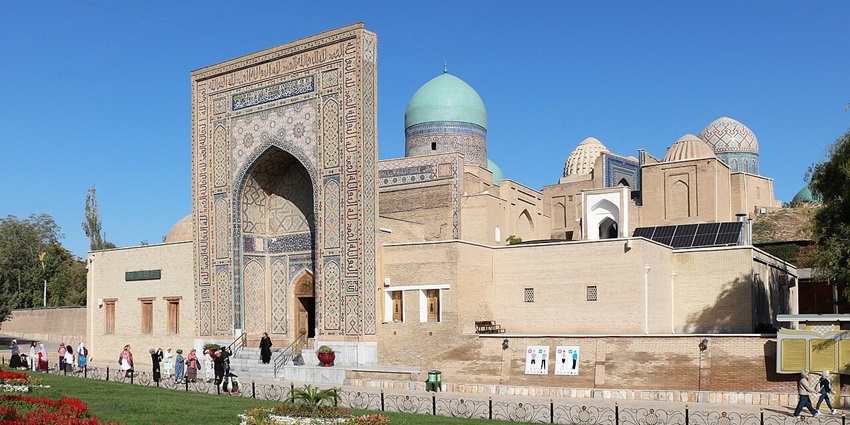 Shah-i-Zinda with old Islamic architecture, Islamic sculptures on the entrance and people