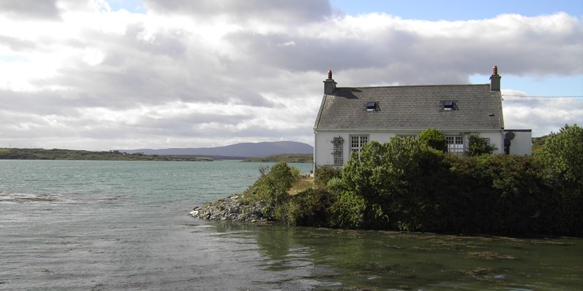 A short ferry ride to peaceful art communities and hidden coves on the Sherkin Island.