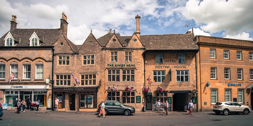 Browse antique shops, boutiques, and cosy tea rooms in this historic market town at the Cotswolds’ heart.