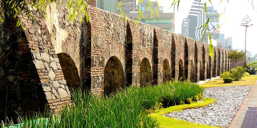 Urban boulevard with trees and public art—modern things to do in Guadalajara, Mexico.