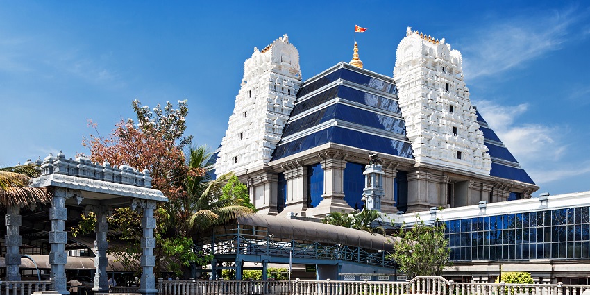 The majestic architecture of Iskon temple is one of the reasons why Bangalore is famous