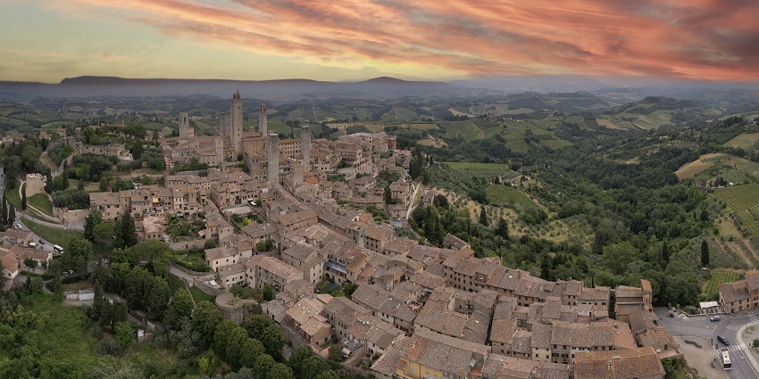 Aerial view of the beautiful San Gimignano, showcasing its medieval towers and scenic Tuscan landscape.
