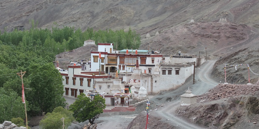 The beautifully preserved Stok Palace showcases Ladakhi royal heritage and architecture.