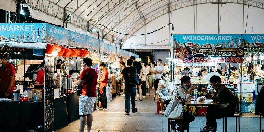 One of the best things to do in Putrajaya is explore the vibrant local night markets.