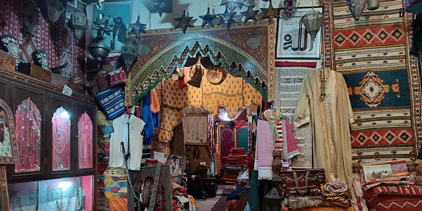 Night bazaar in Agra – what to do in Agra at night for local shopping and culture