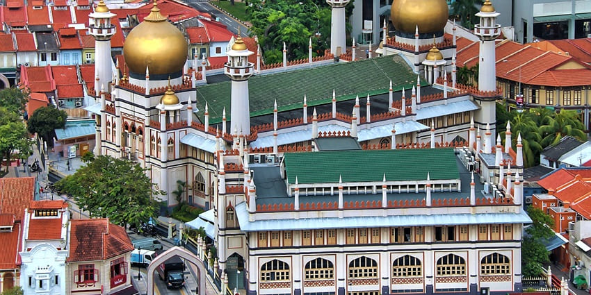 The Sultan Mosque in Kampong Glam, Singapore, with its golden dome and white walls, one of the famous historical places in Singapore.