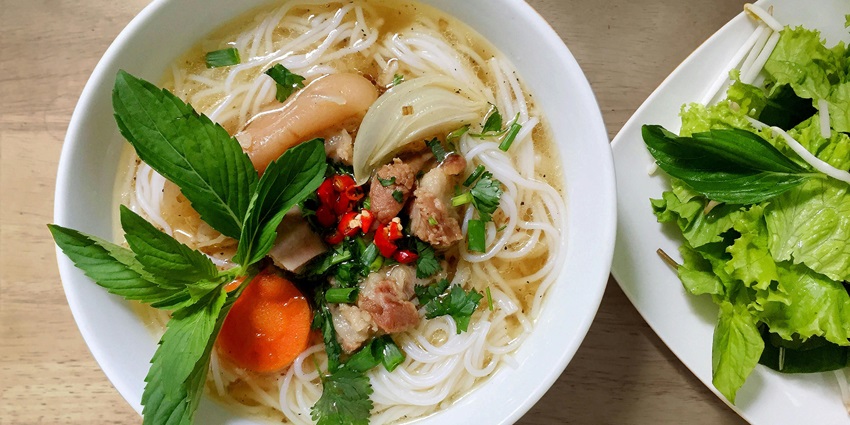 Traditional Thai dishes in a cooking class, surrounded by fresh ingredients and cookware.